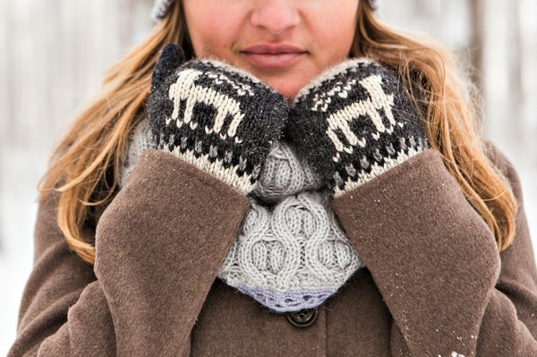 Mitaines femme : alliez chaleur et style cet hiver