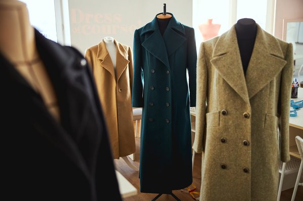 Bustes femme vintage : l'élégance intemporelle de votre vitrine